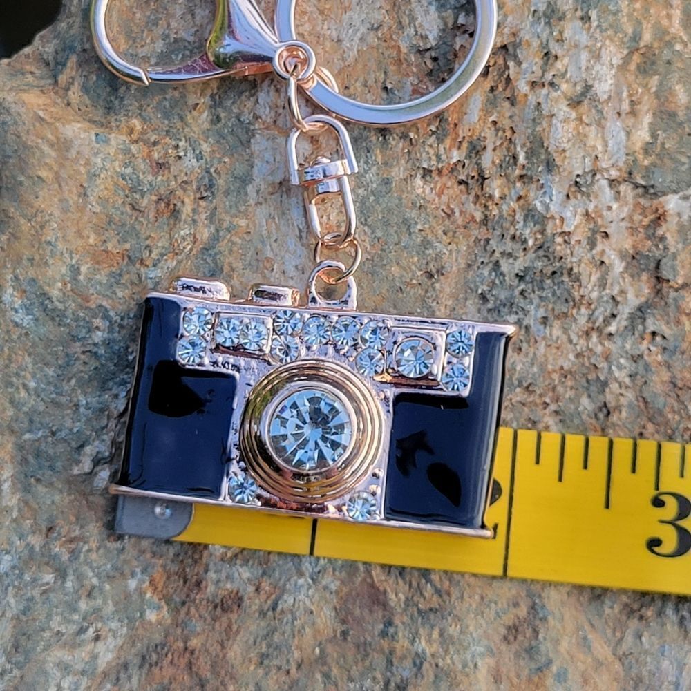 Crystal Camera Keychain - Picture 3 of 6